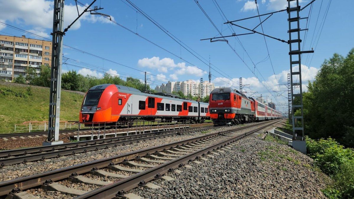 Эп2к с пассажирским поездом