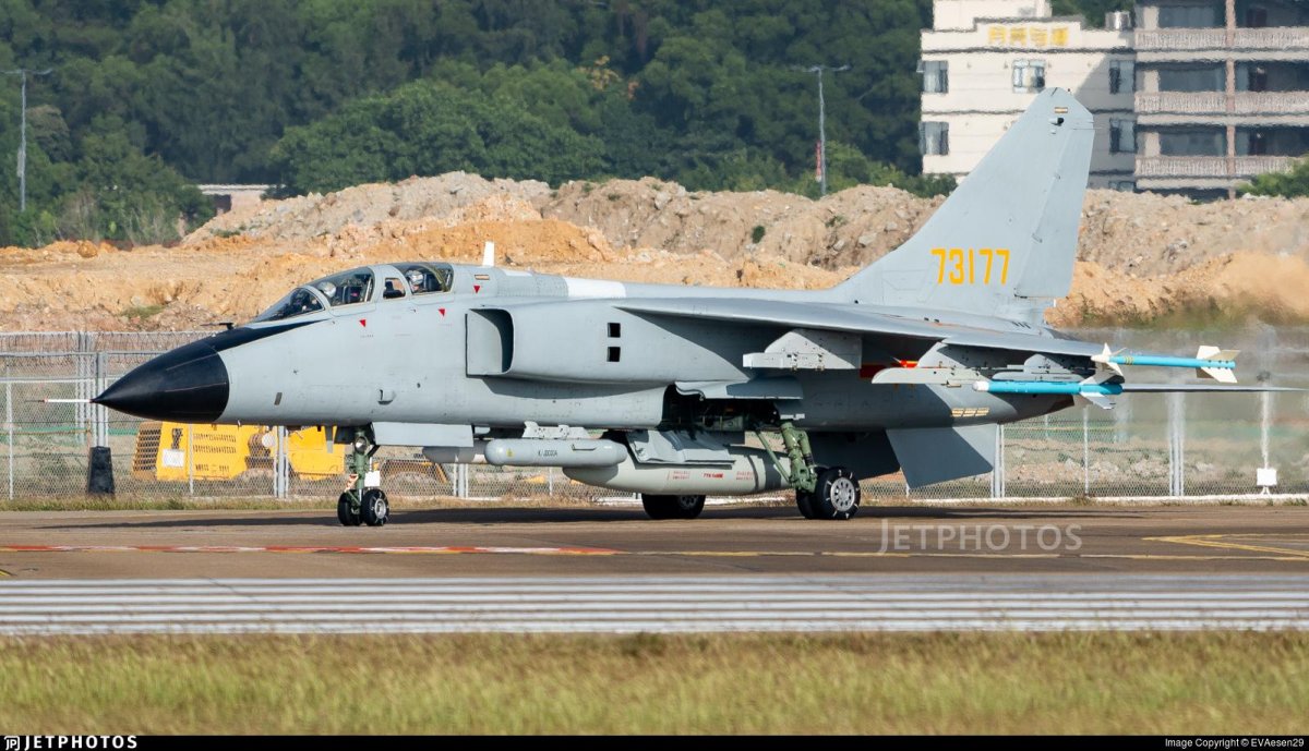 Истребители-бомбардировщики Xian JH-7
