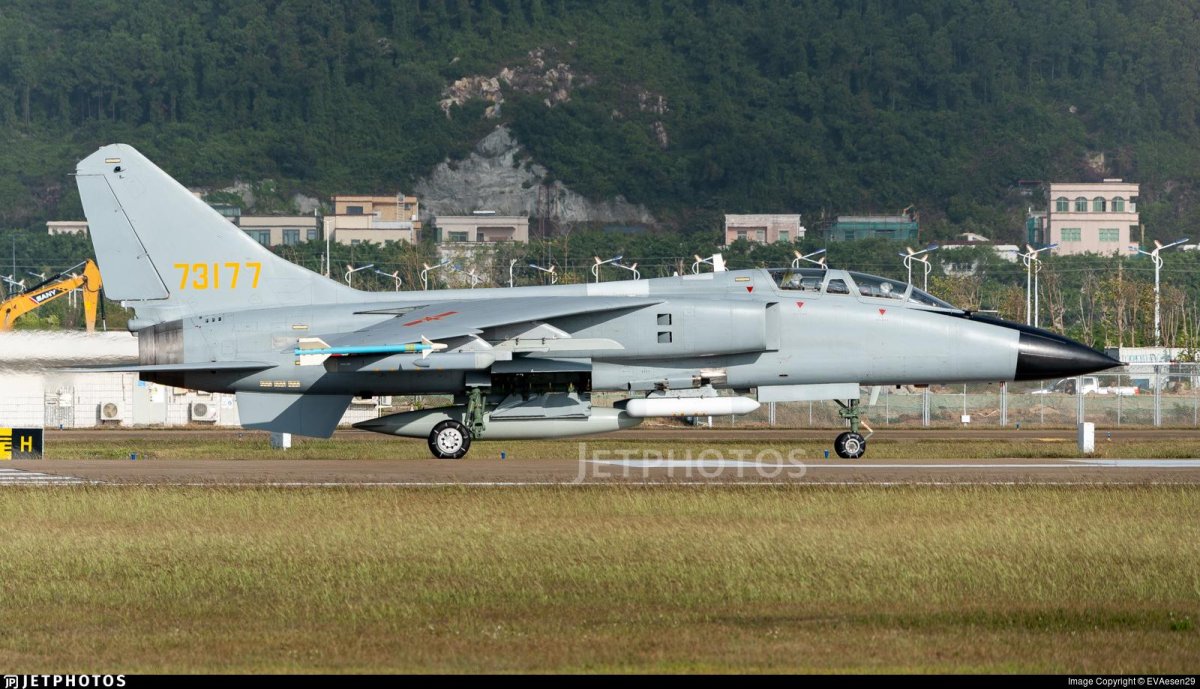 Истребители-бомбардировщики Xian JH-7