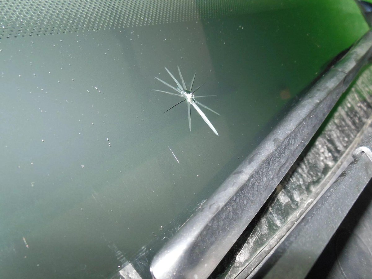 Трещина на лобовом стекле