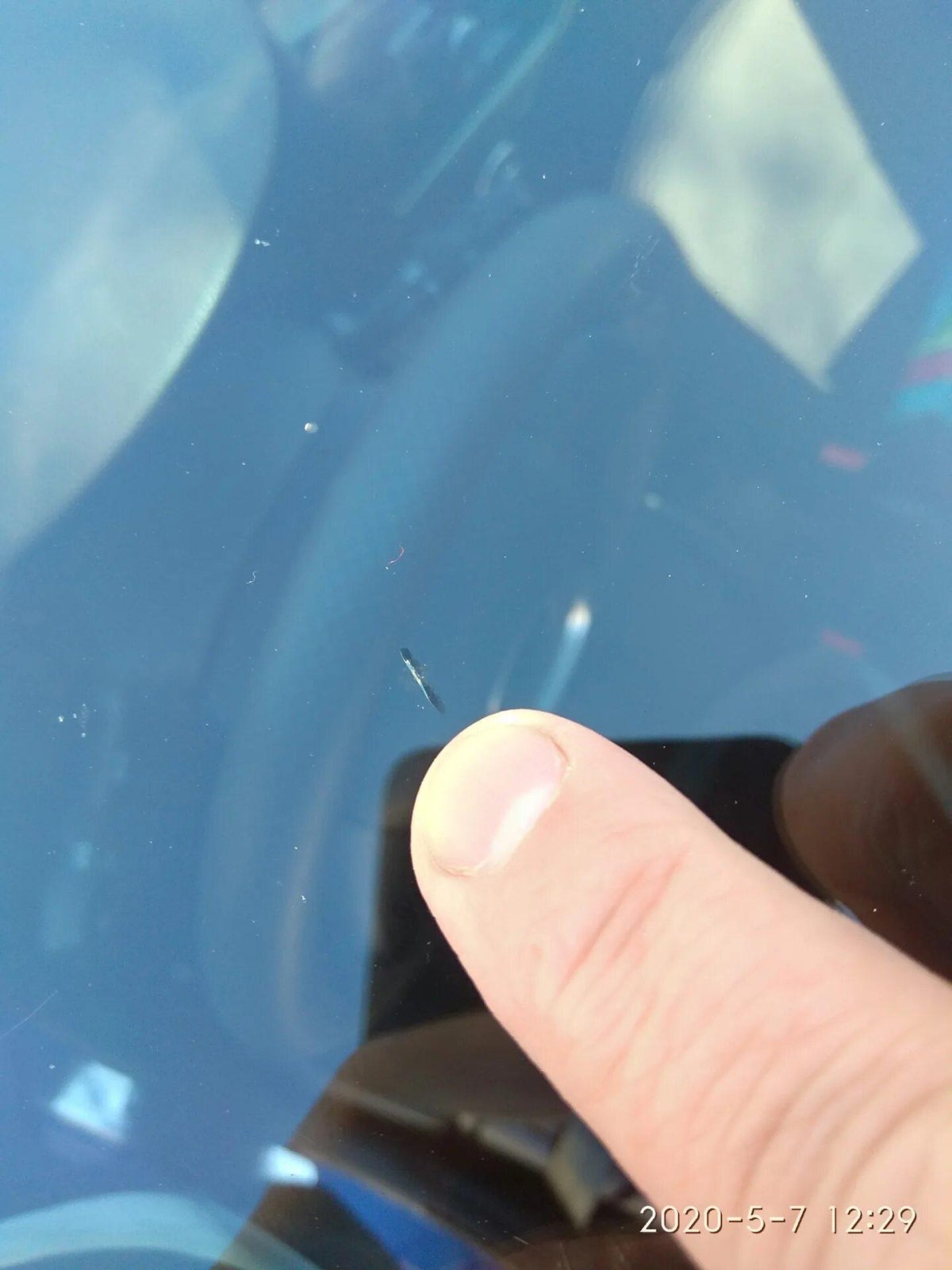 Скол на лобовом