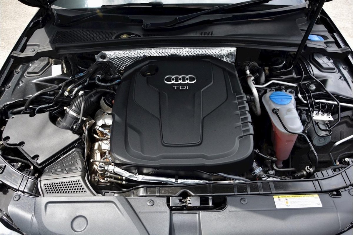 Audi a4 b8 2.0 TDI двигатель