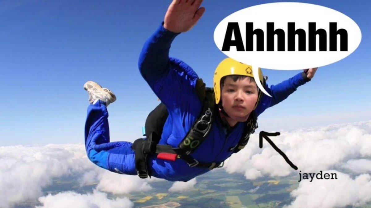 Человек с парашютом