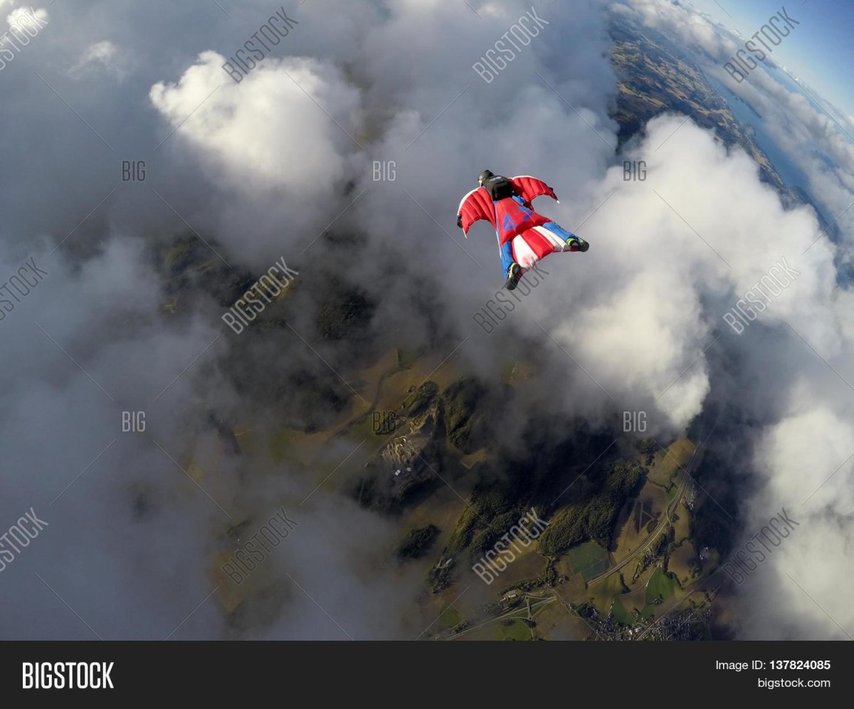 Прыжок вингсьют