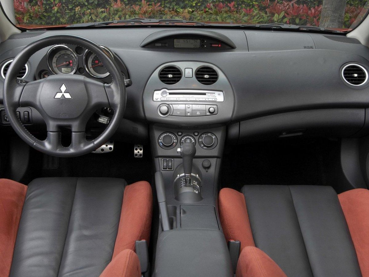 Mitsubishi Eclipse, 2006 салон