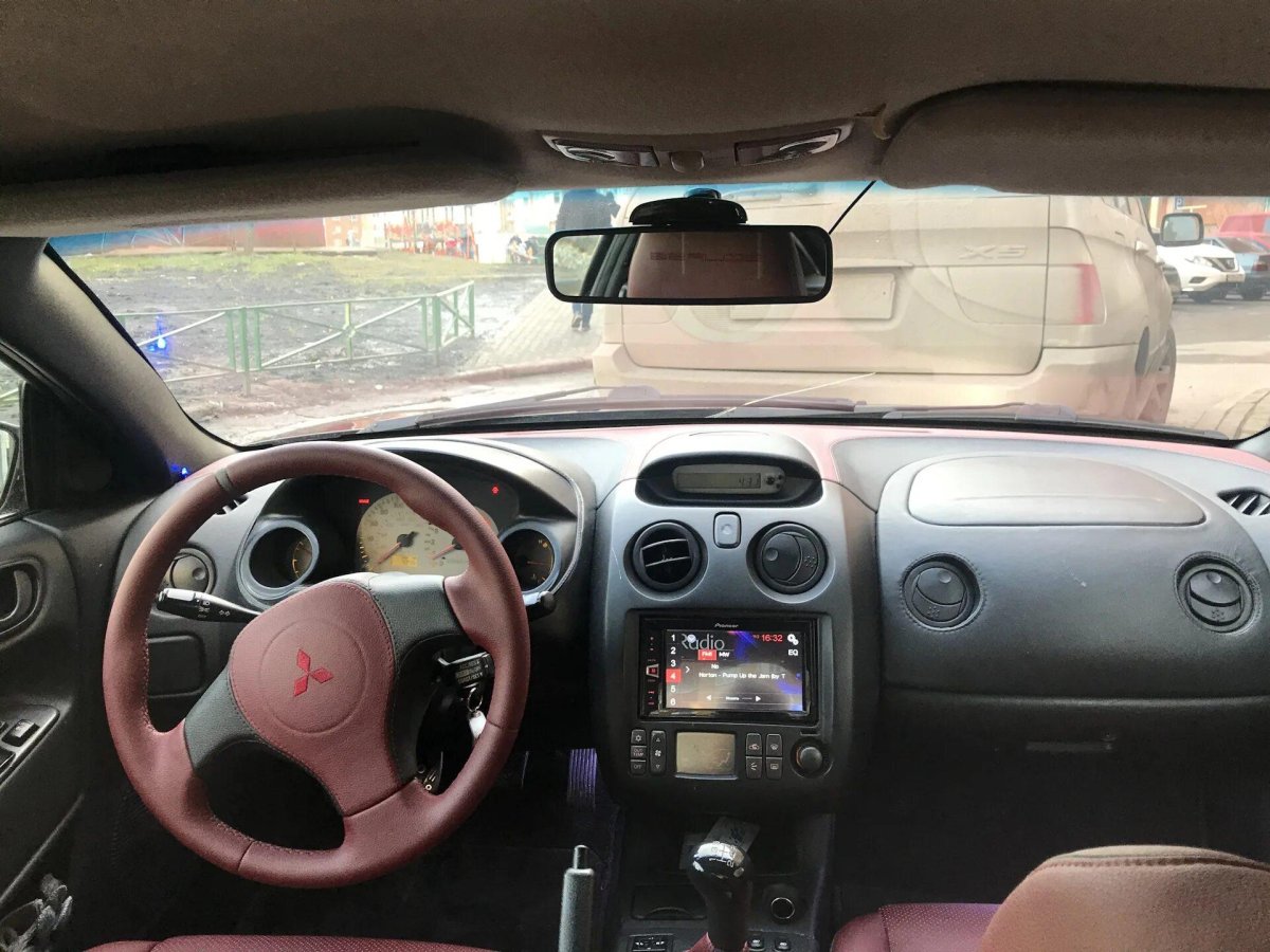 Mitsubishi Eclipse 2001 салон