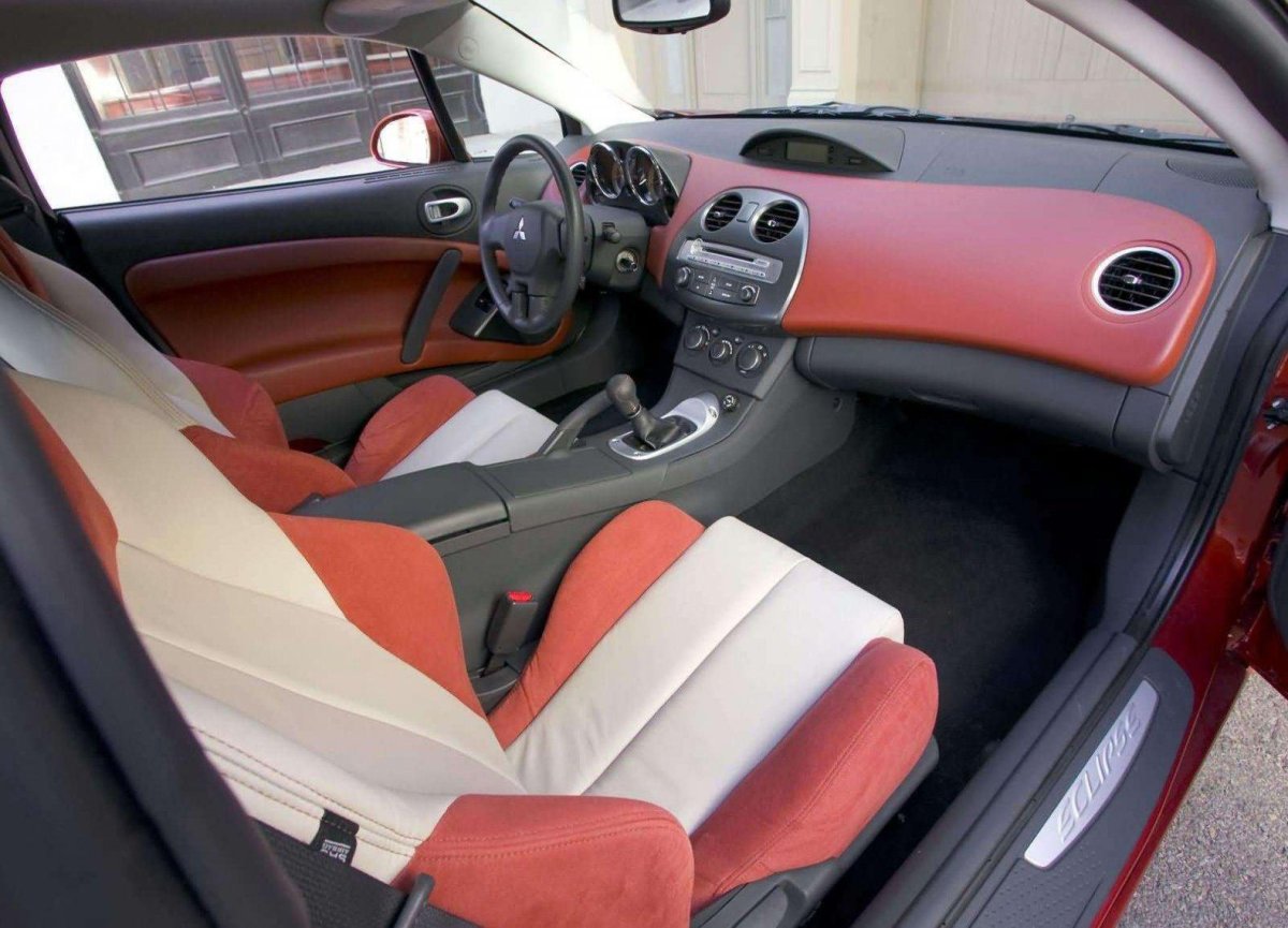 Митсубиси Эклипс 4 салон