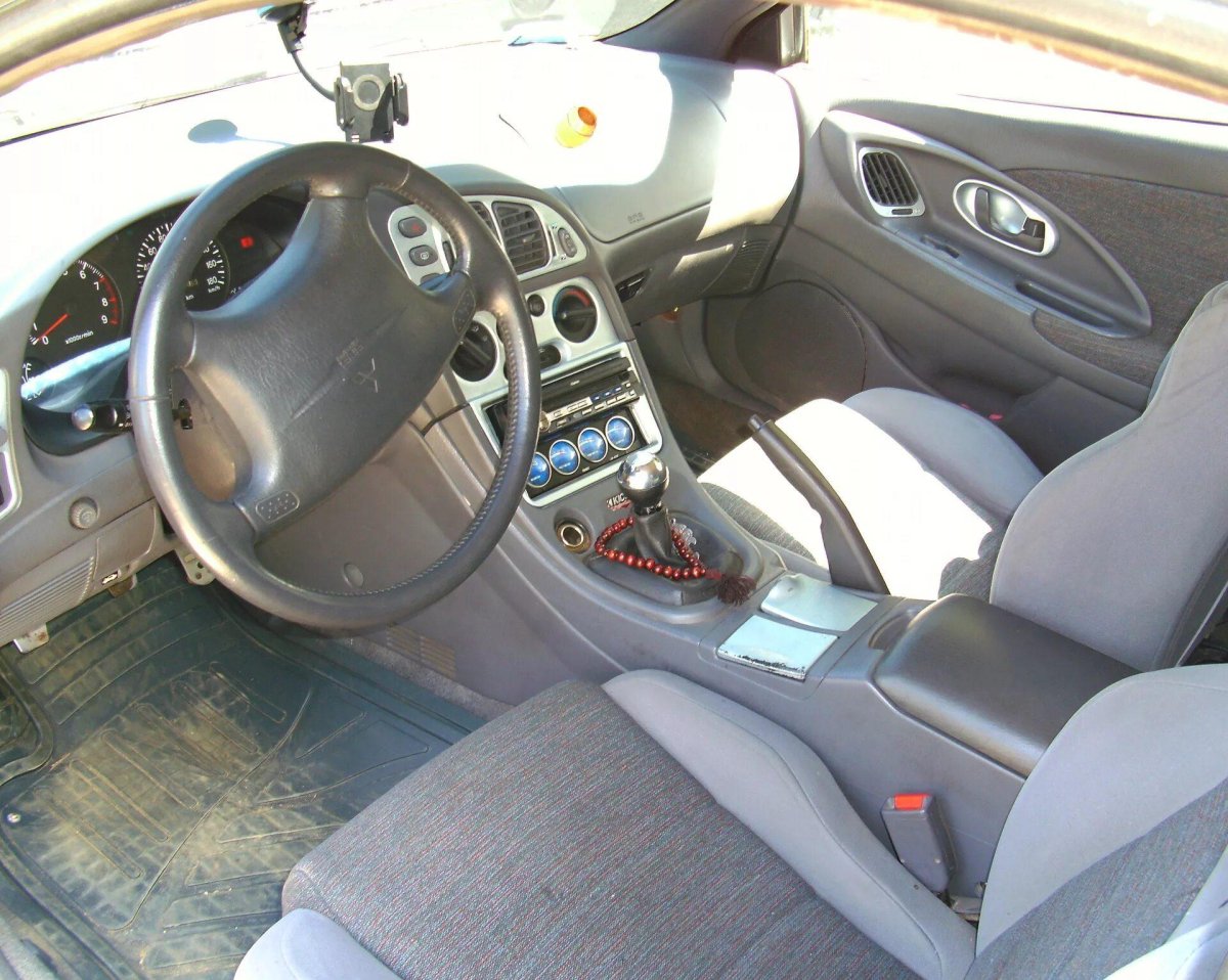 Mitsubishi Eclipse 2000 салон