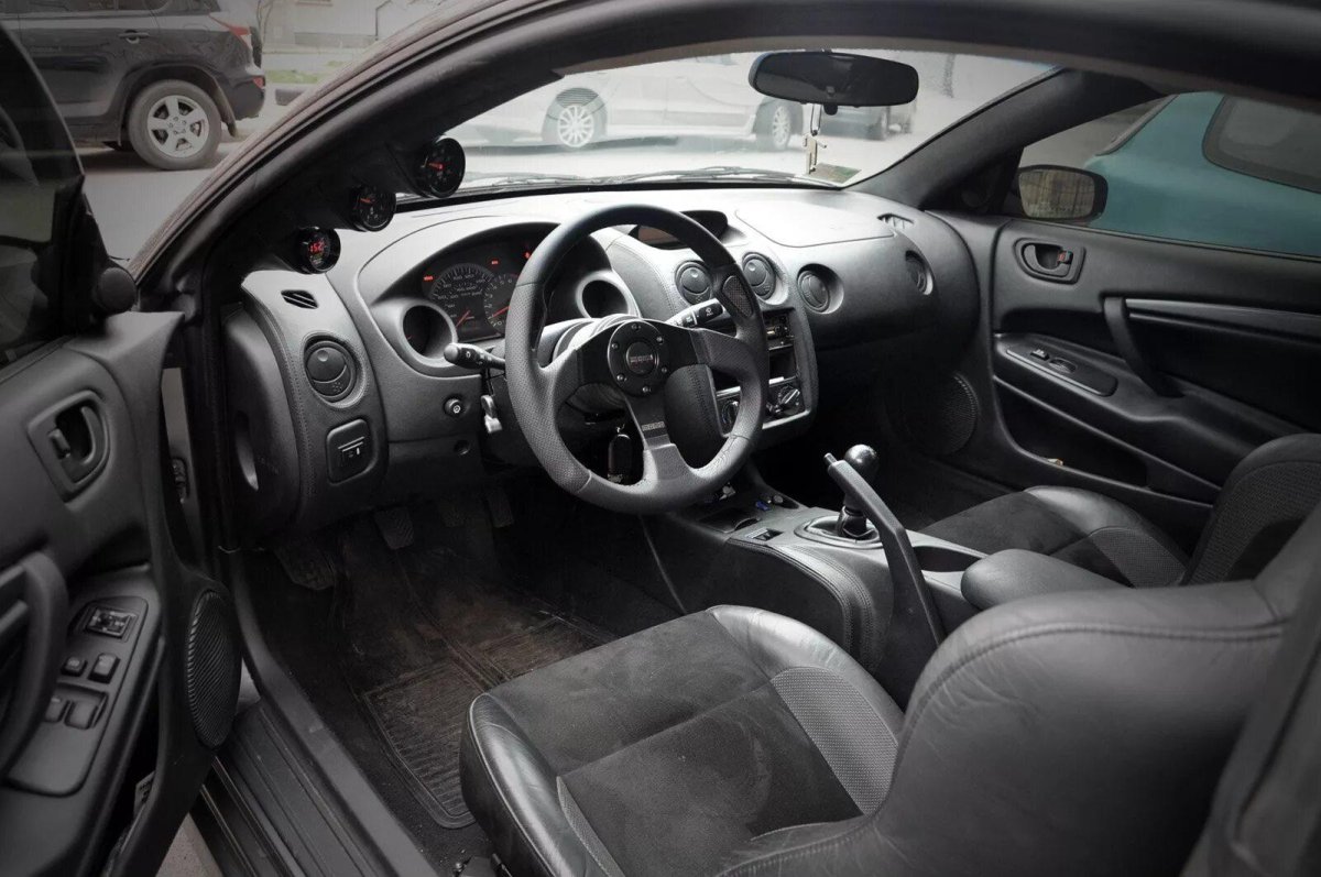Mitsubishi Eclipse 3g салон