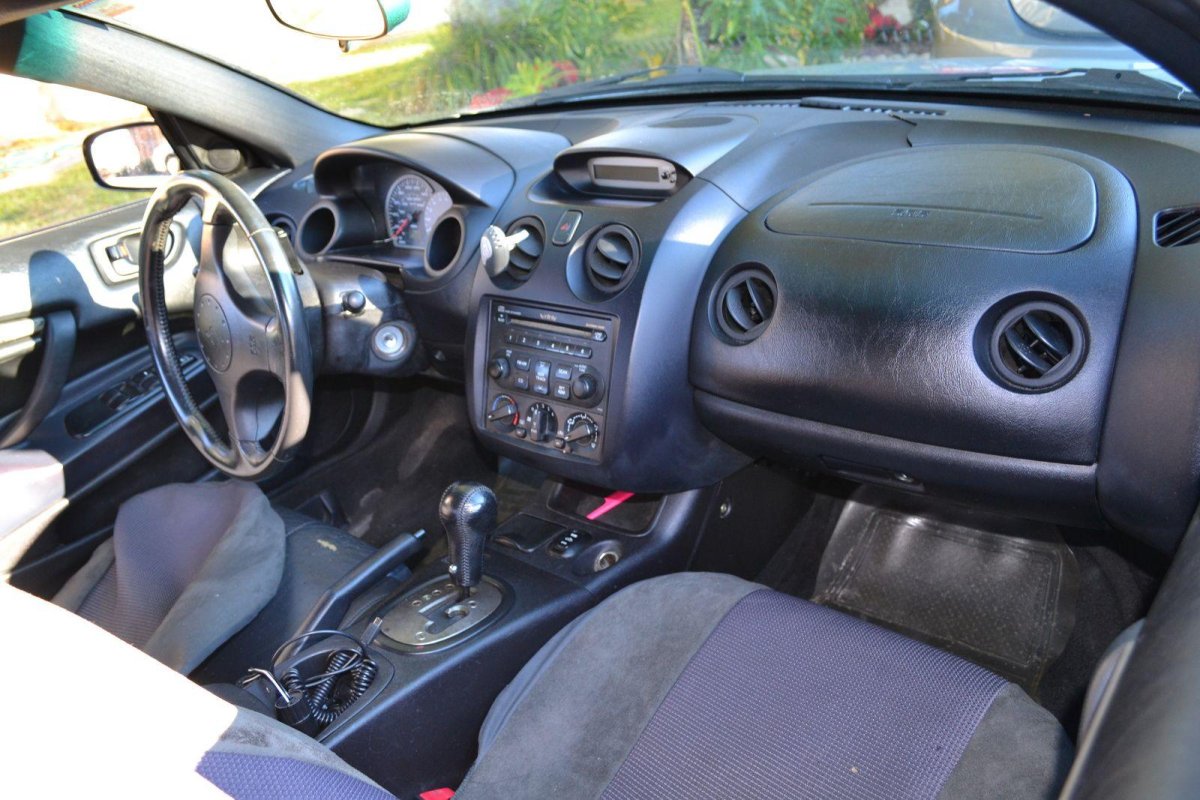 Mitsubishi Eclipse 2003 салон