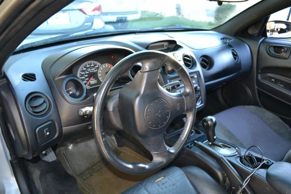 Mitsubishi Eclipse 2003 салон