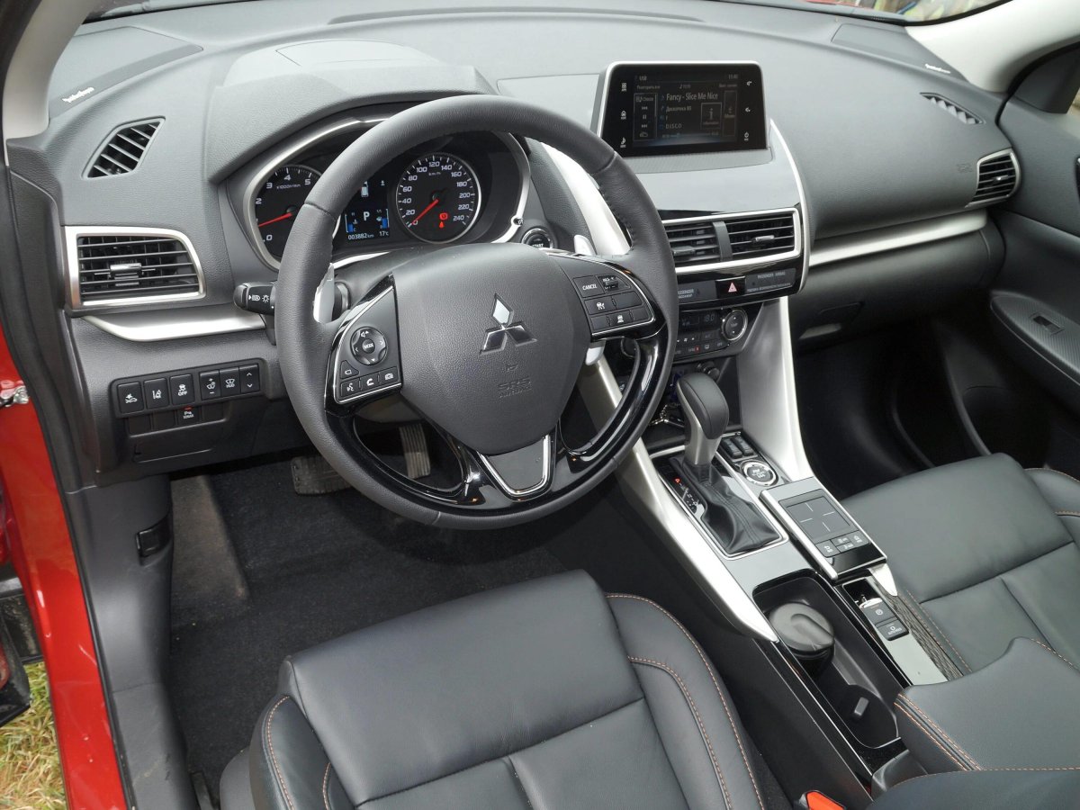 Mitsubishi Eclipse Cross салон