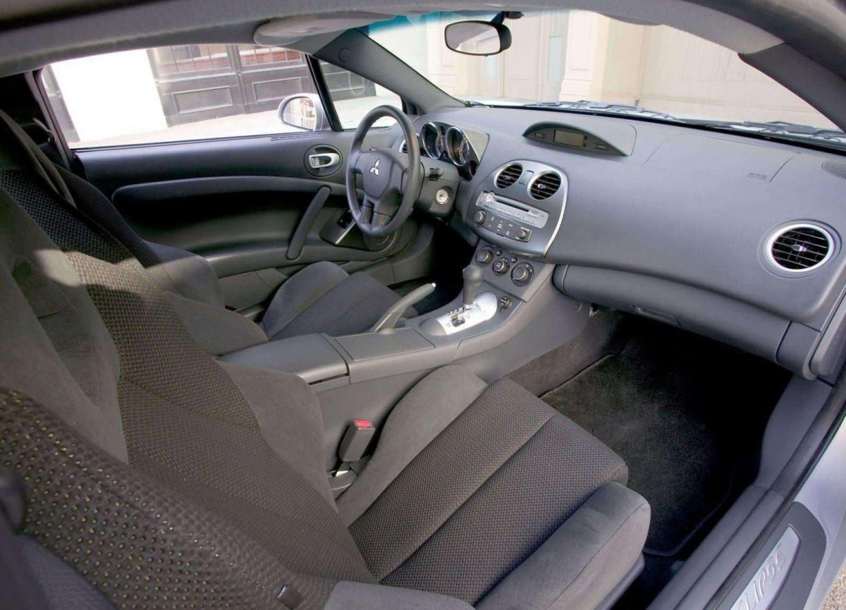 Mitsubishi Eclipse, 2006 салон