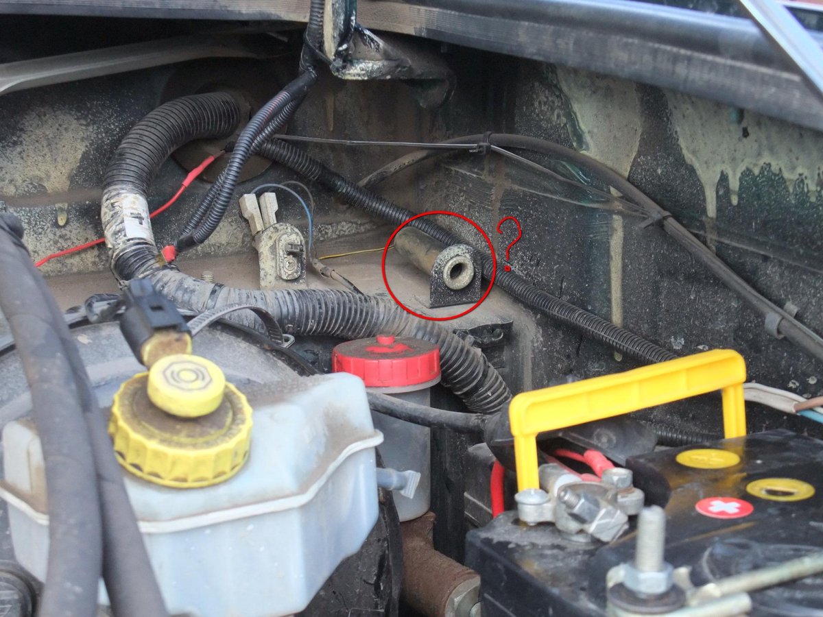 Подкапотное пространство УАЗ Патриот 2010