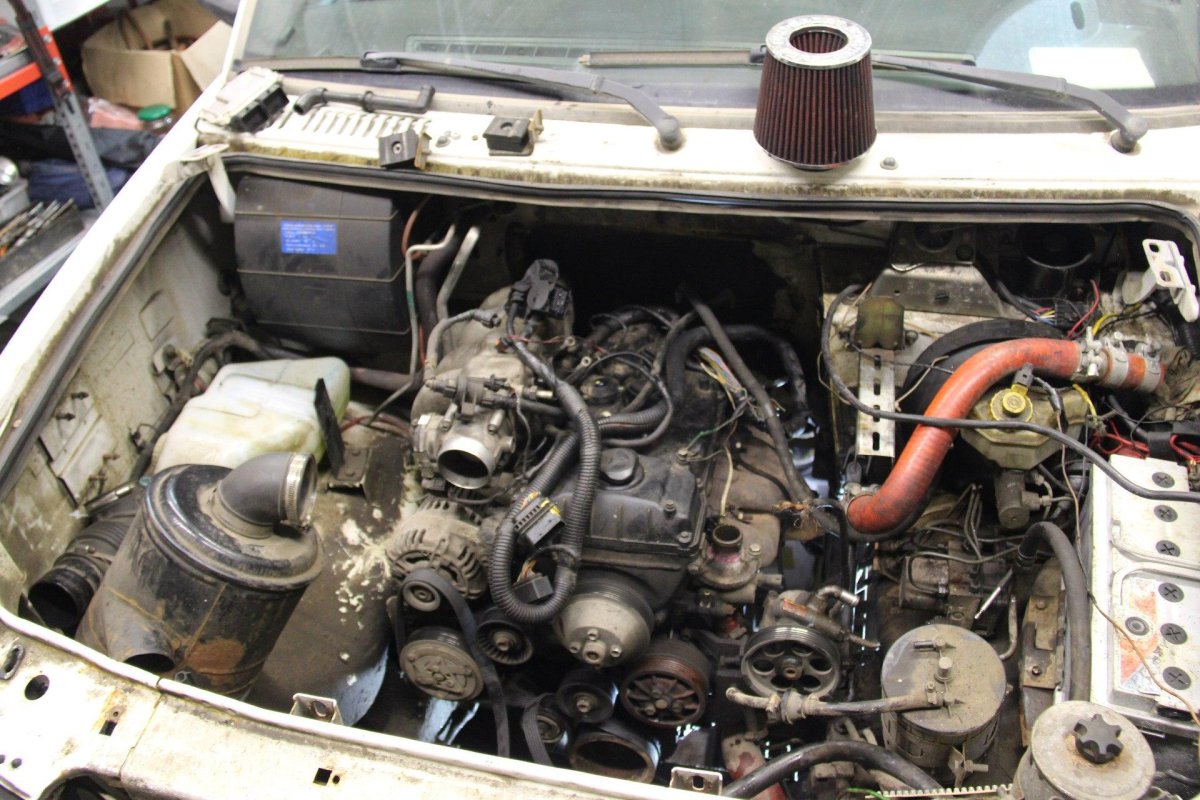 Подкапотное пространство УАЗ Хантер