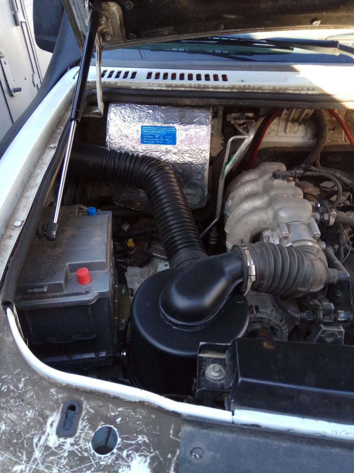 Подкапотное пространство УАЗ Буханка