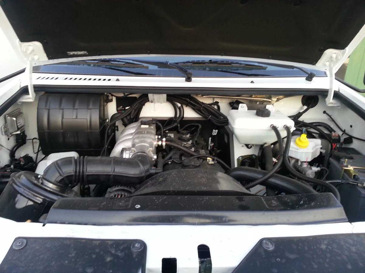 Моторный отсек УАЗ Патриот