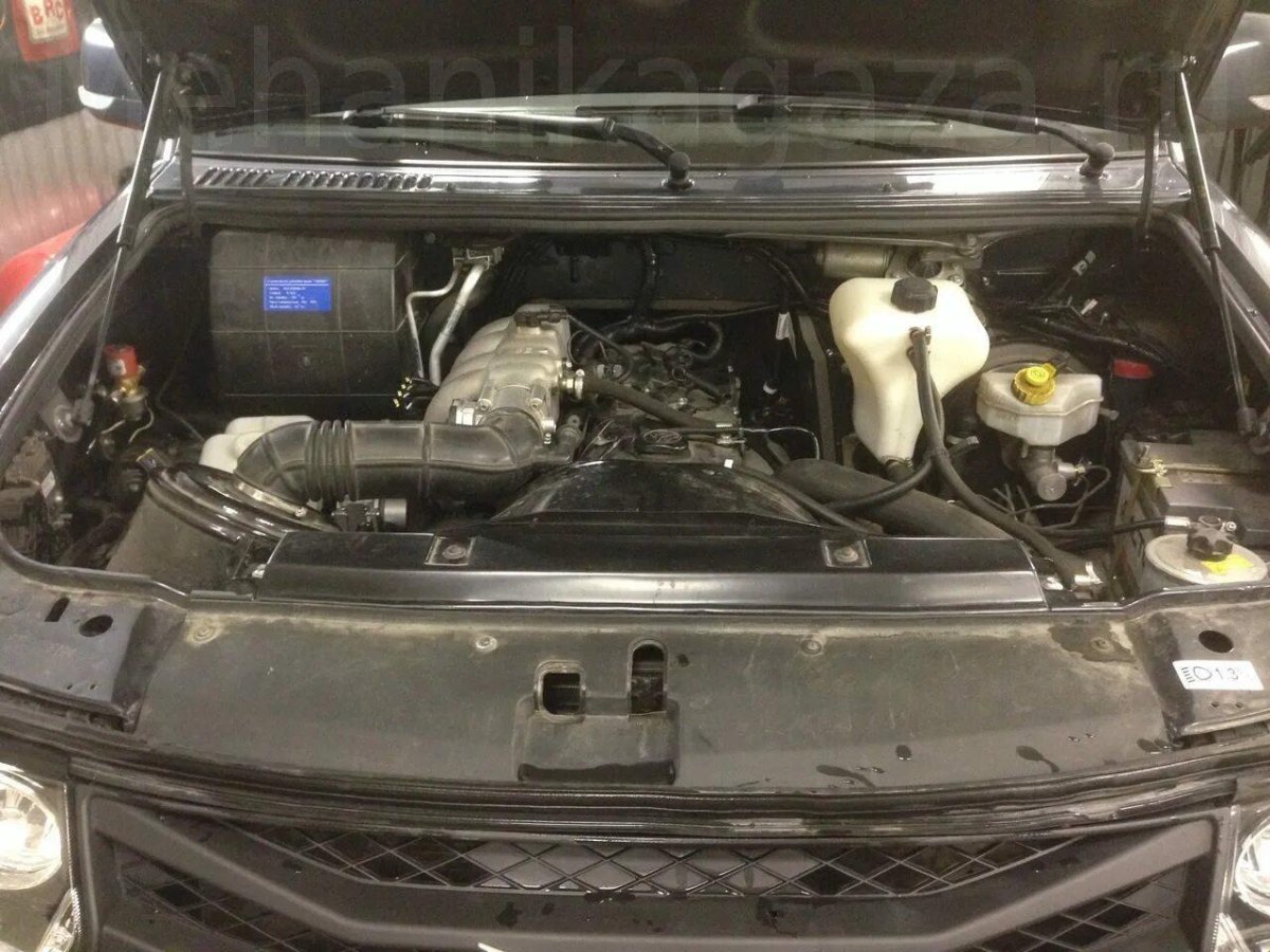 Моторный отсек УАЗ Патриот 2015