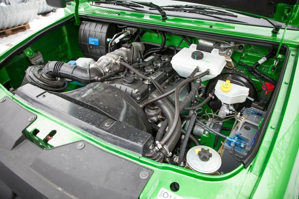 УАЗ профи подкапотное пространство