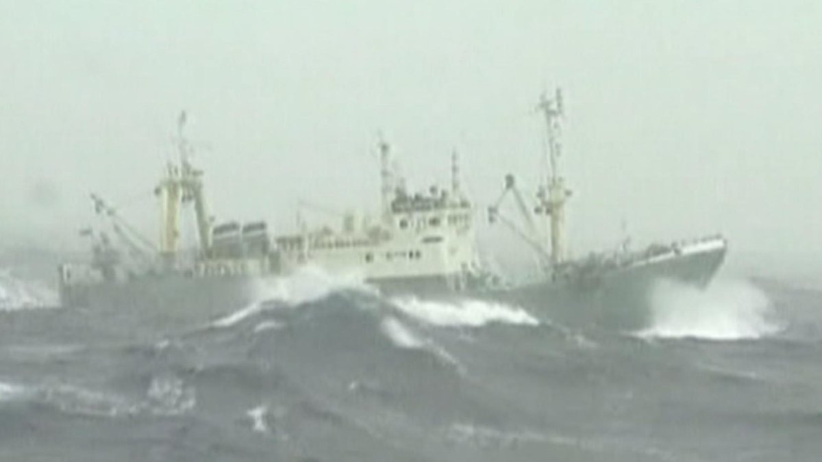 Шторм гидрографическое судно Охотское море