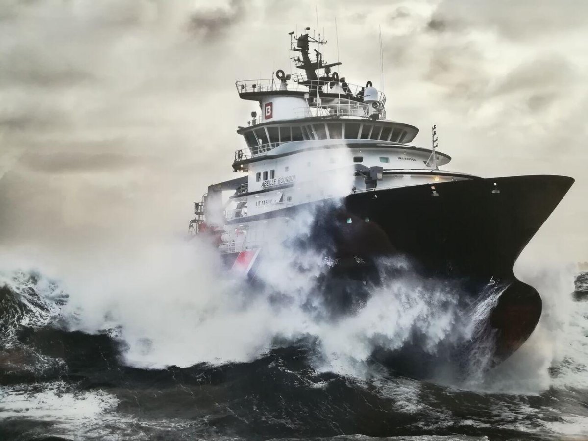 Буксир abeille Bourbon