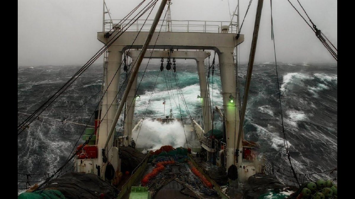 Траулер норвежское море