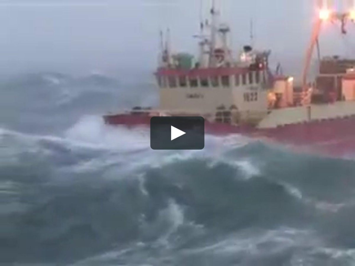 Судно в шторм