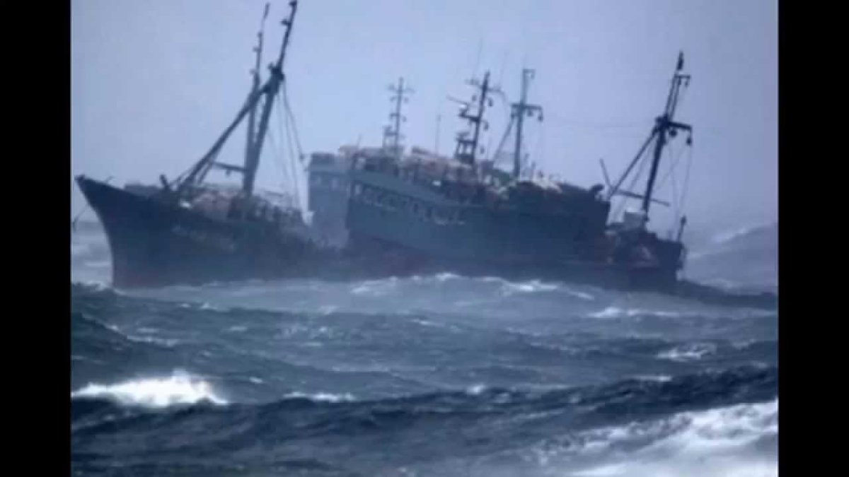 Дальний Восток море траулер