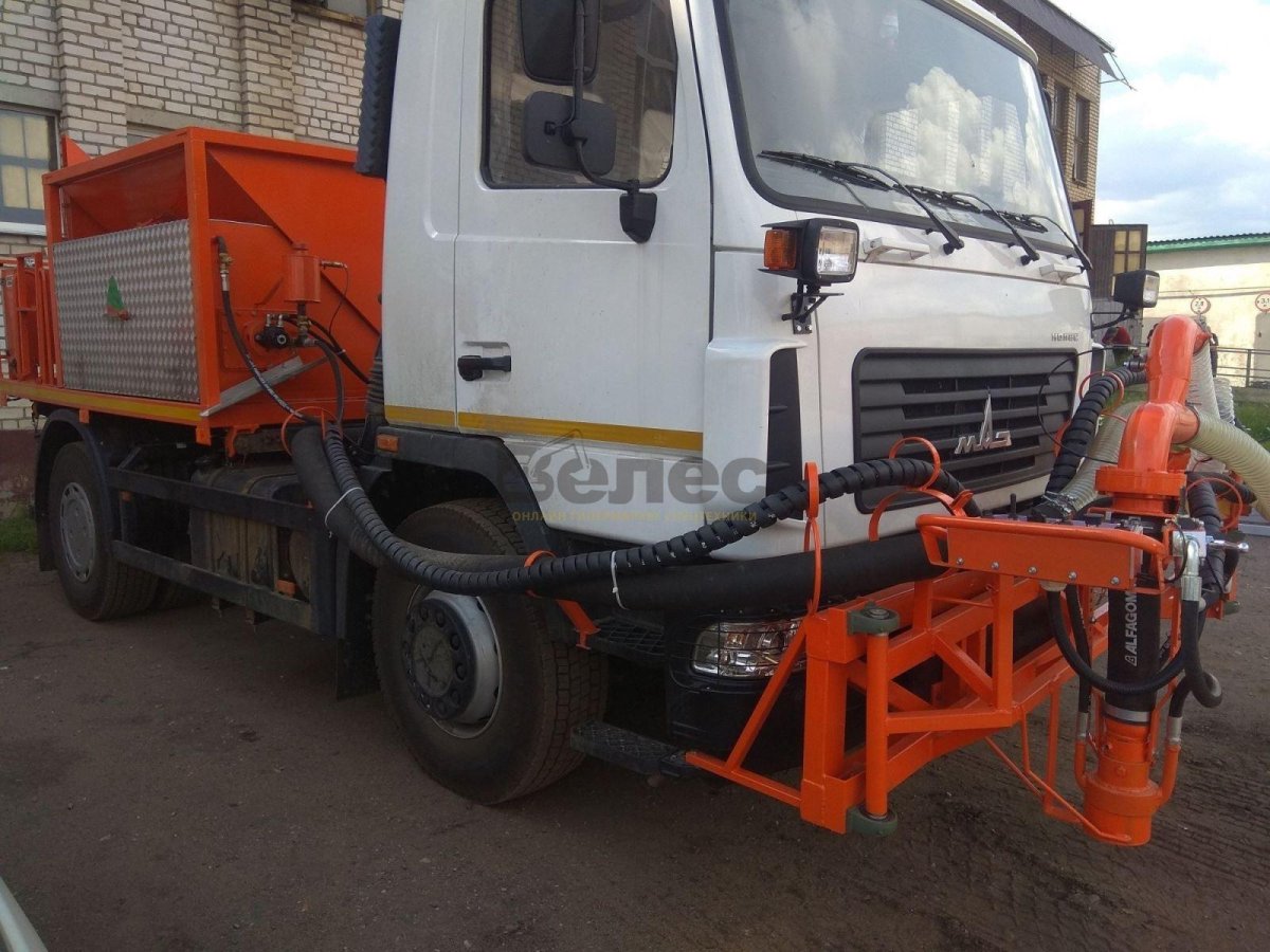 Р-310м машина для ямочного ремонта