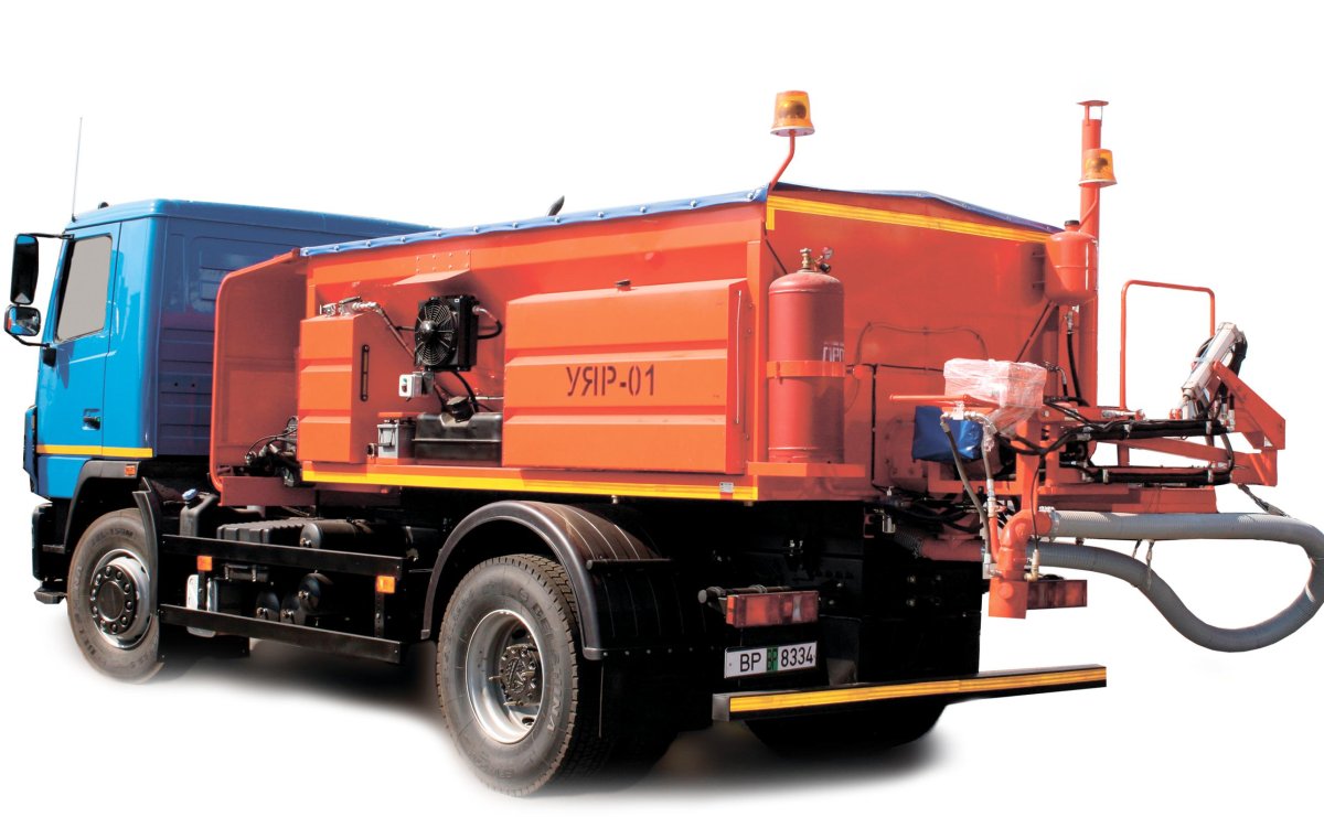 Машина для ямочного ремонта Удм-1