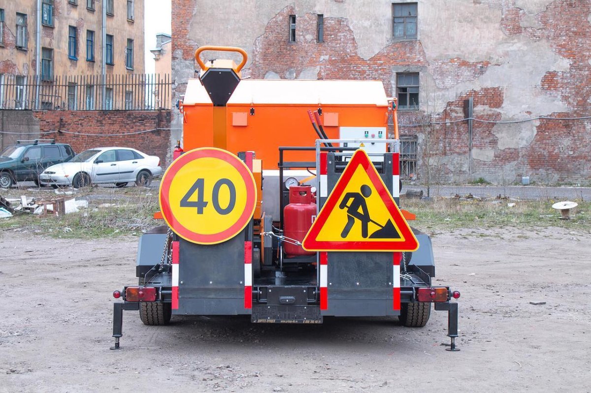 Машина для ямочного ремонта Удм-1