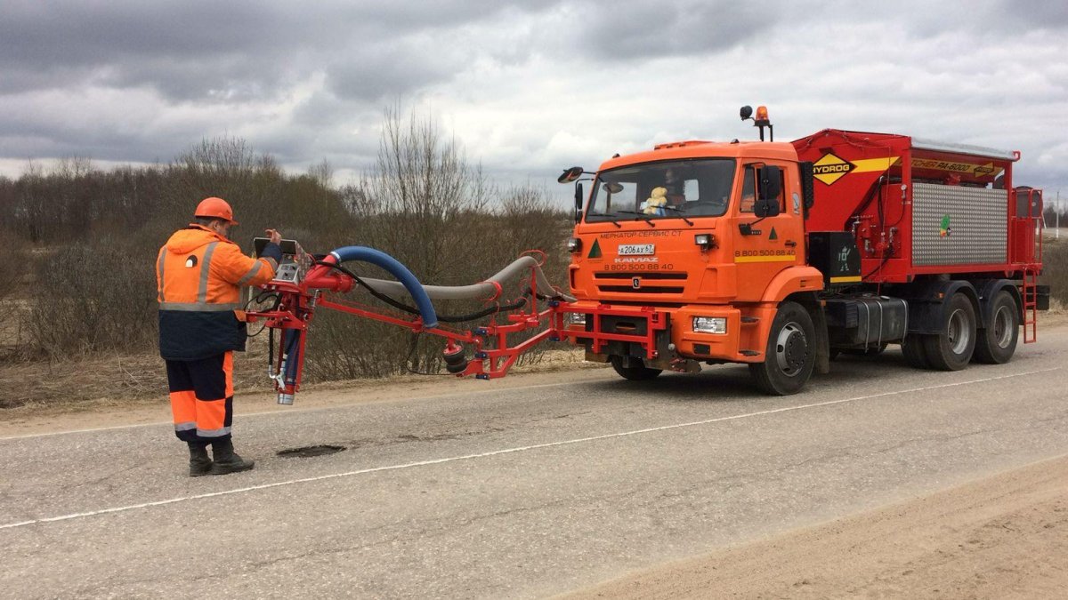 Машина для ямочного ремонта КАМАЗ 65115