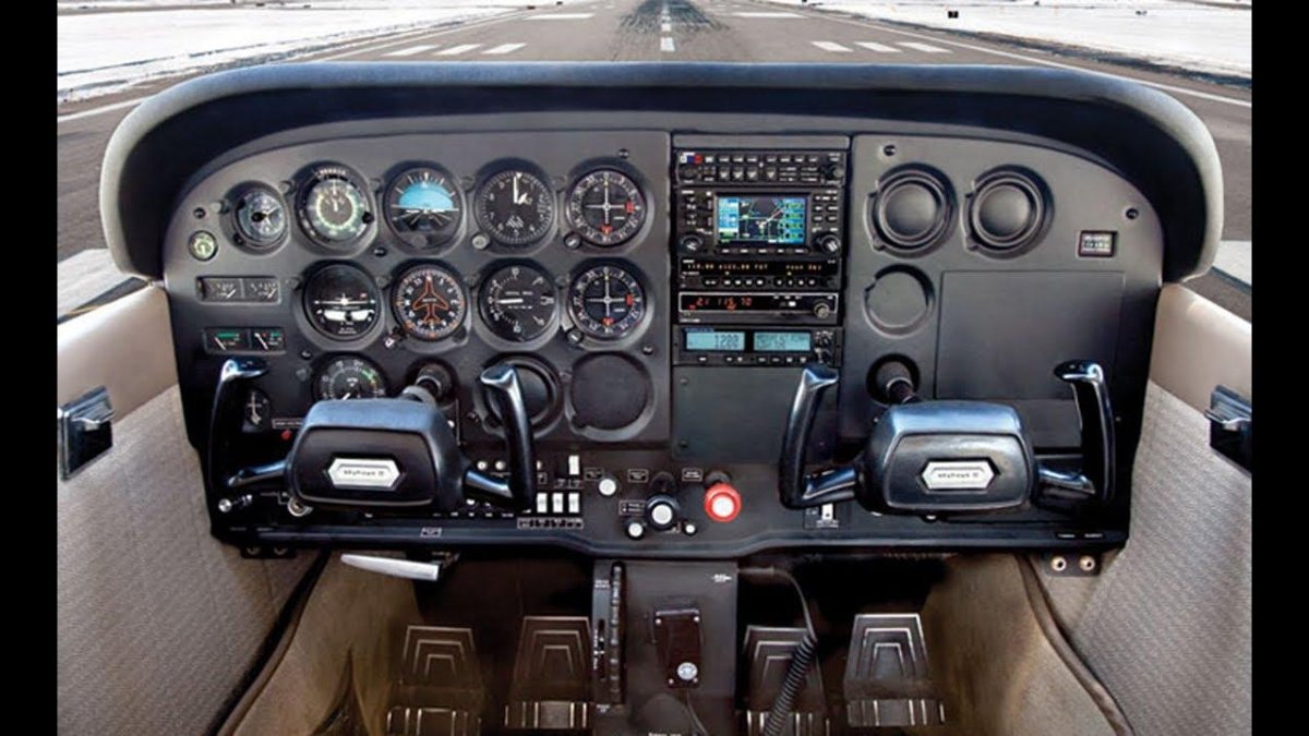 Приборная панель Cessna 172