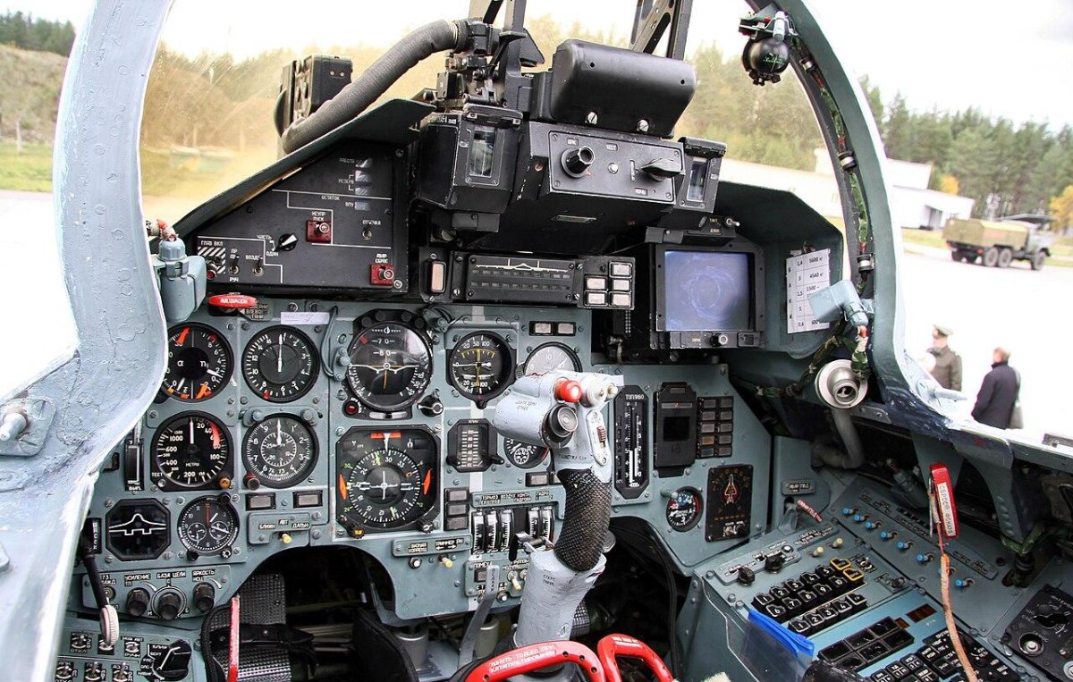Приборная панель Су 27
