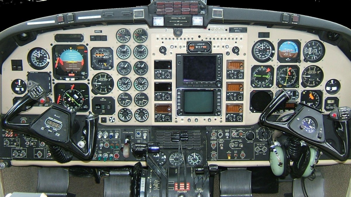 Beechcraft Air King-350i кабина