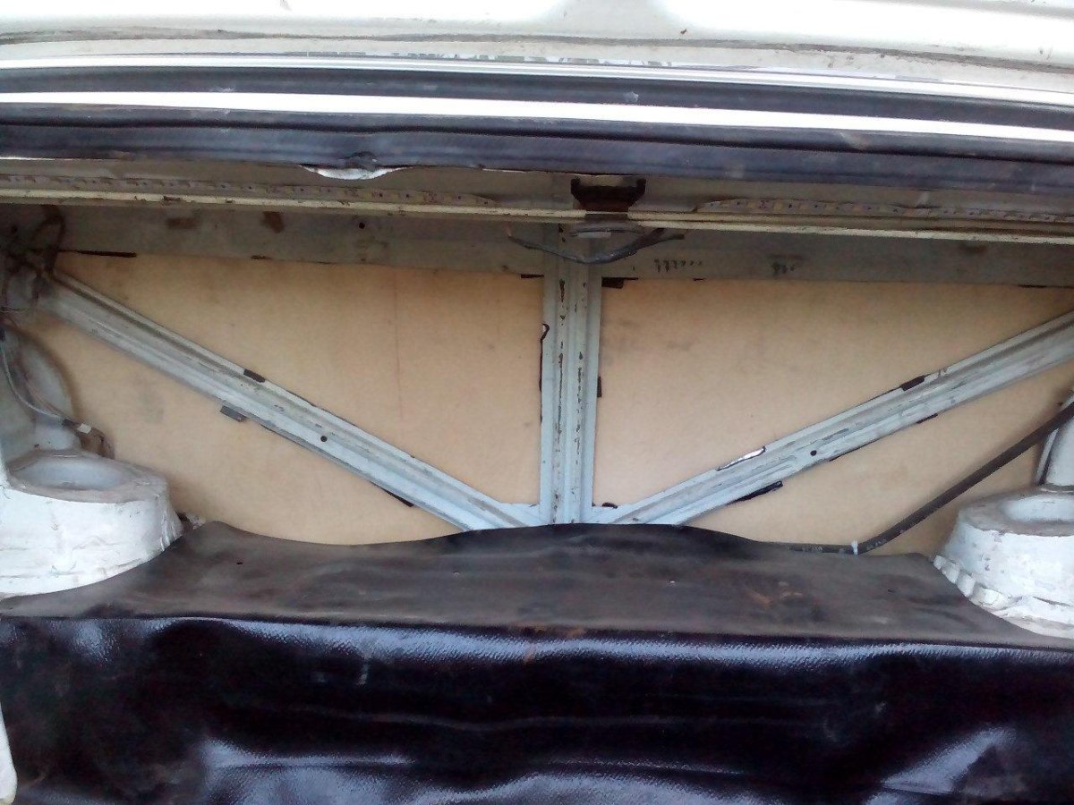 Перегородка багажника ВАЗ 2107