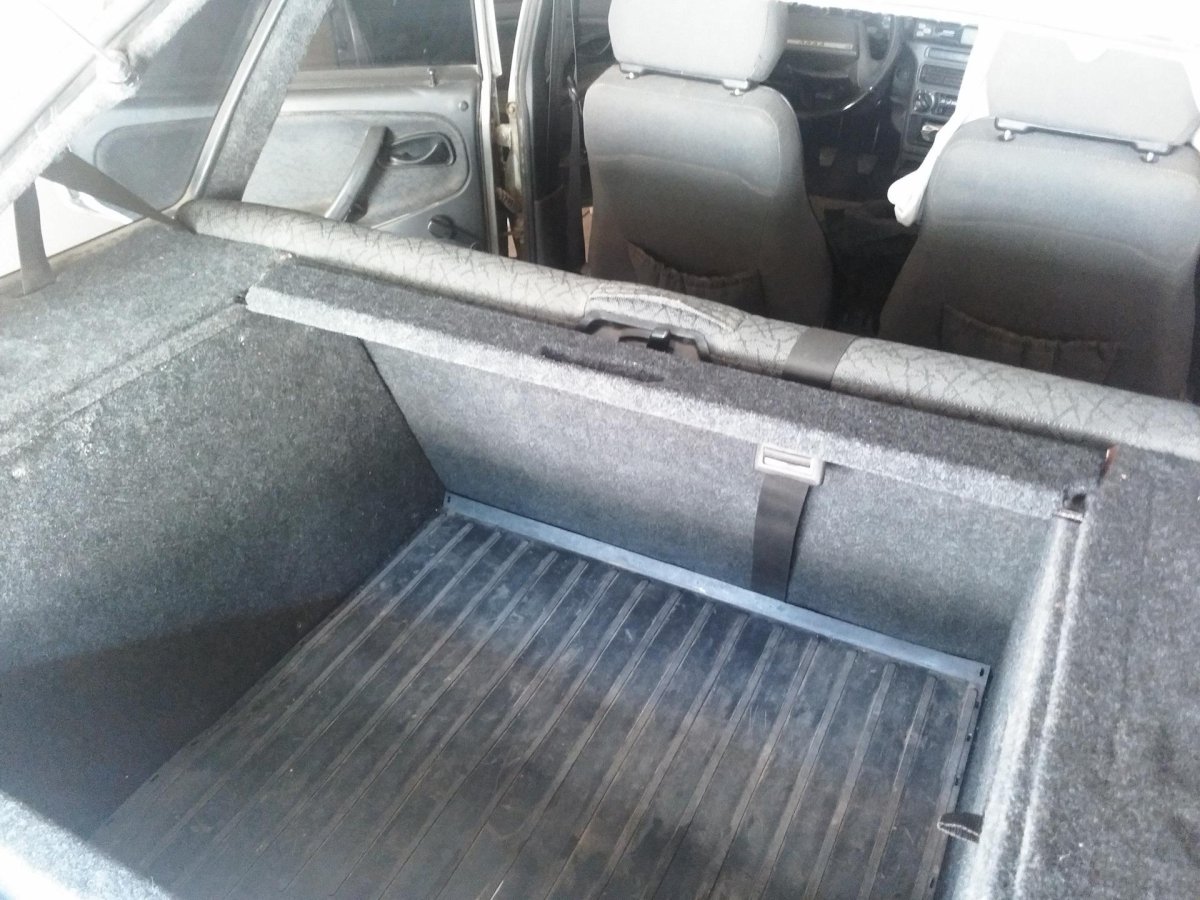 Кронштейн полки багажника ВАЗ 2104