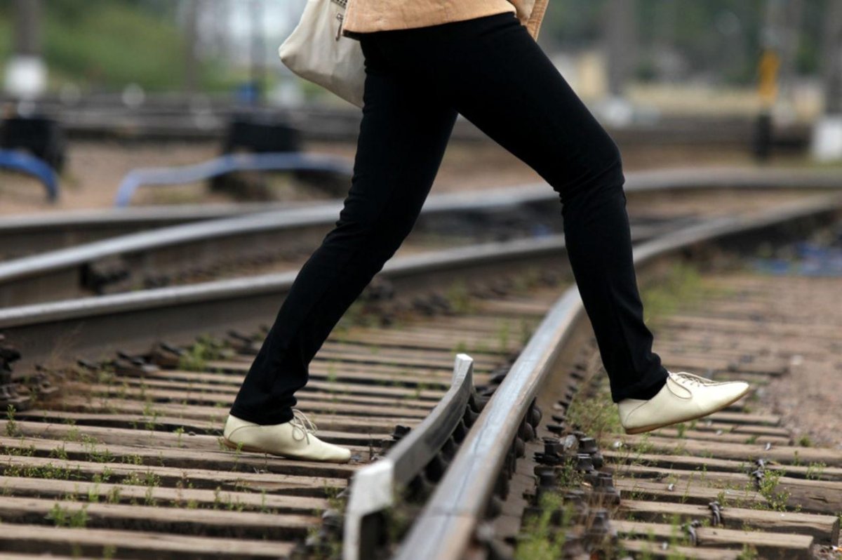 Человек на железной дороге