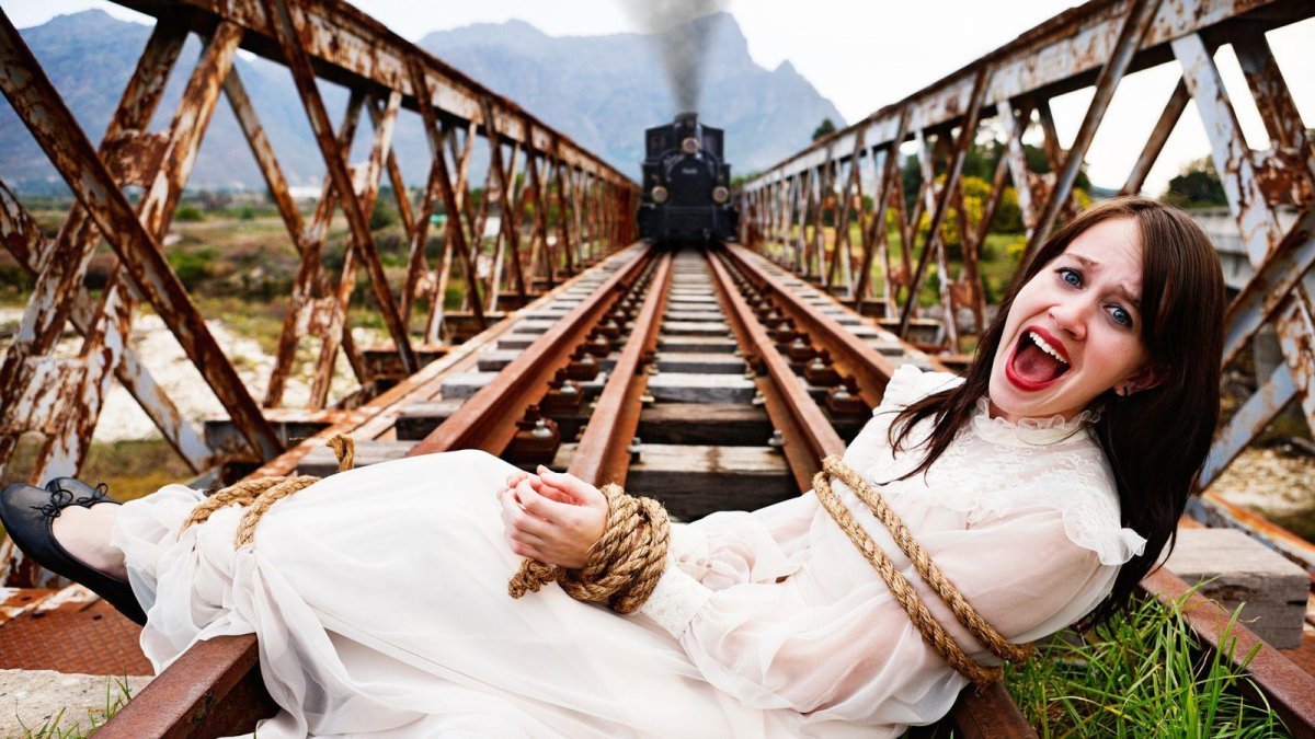 Женщина на рельсах