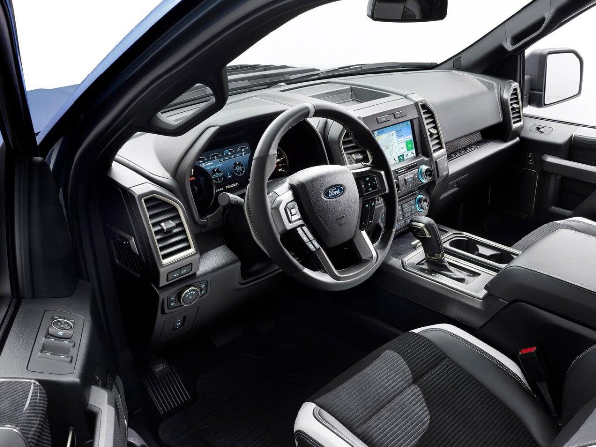 Форд ф 150 Раптор интерьер