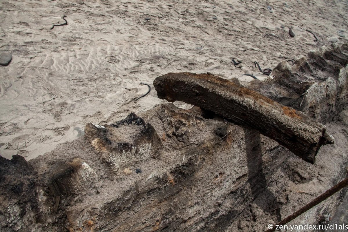 Эспанья линкор гибнет на камнях