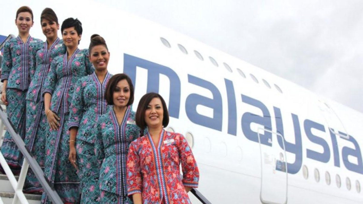 Малайзия Эйрлайнс стюардессы