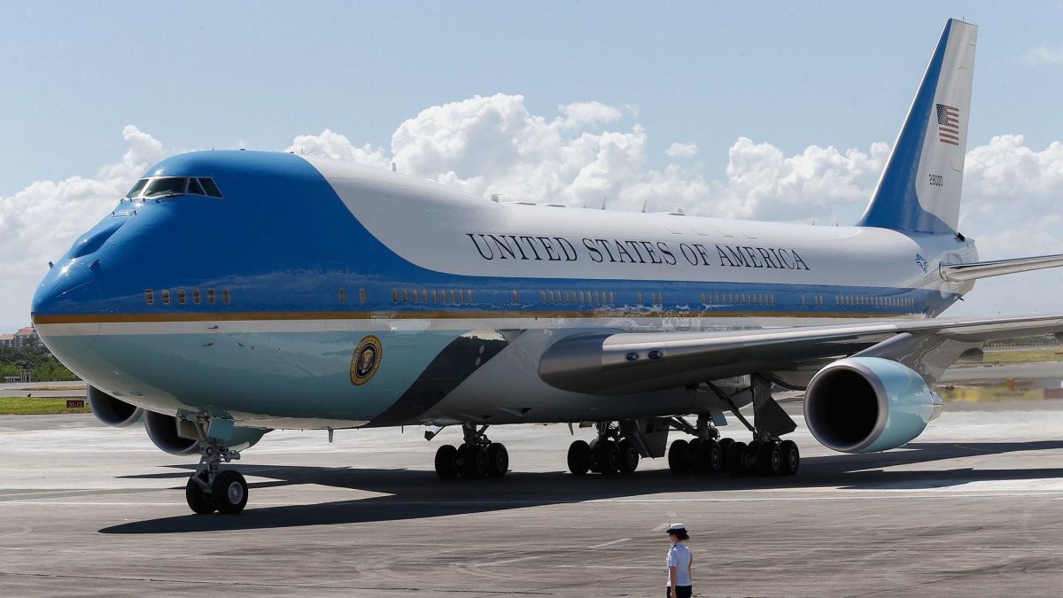 Самолет Боинг 747 президента США