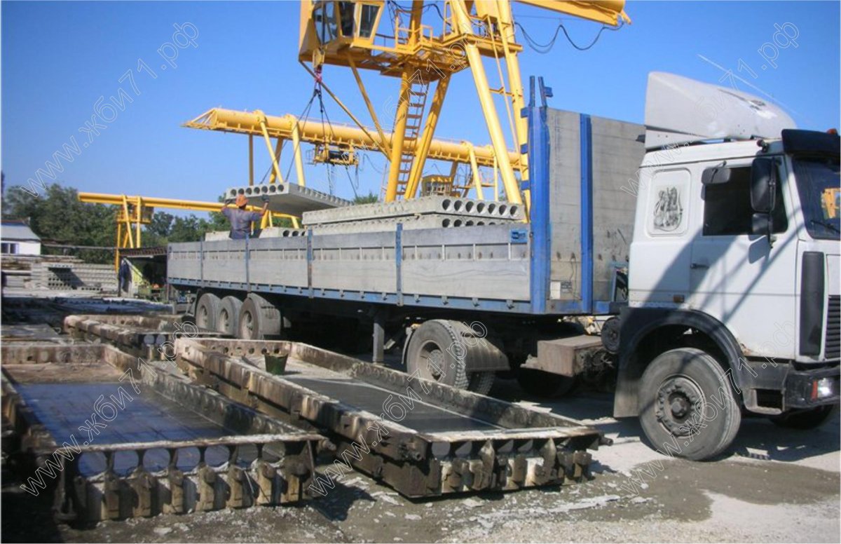 Погрузка бетонных плит