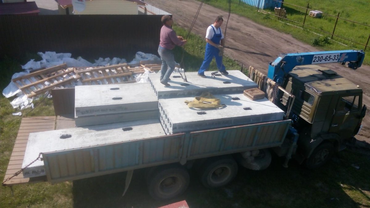 Приспособа когда оторваны уши у дорожных плит как их грузить