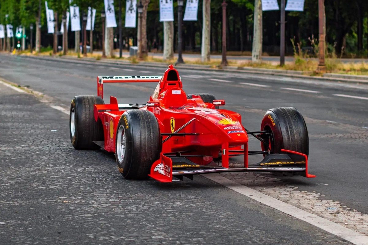 Болид Феррари 1998