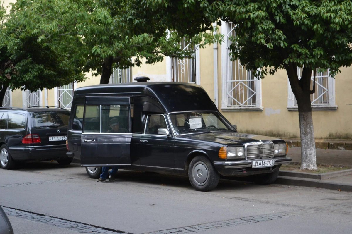 Мерседес w123 катафалк