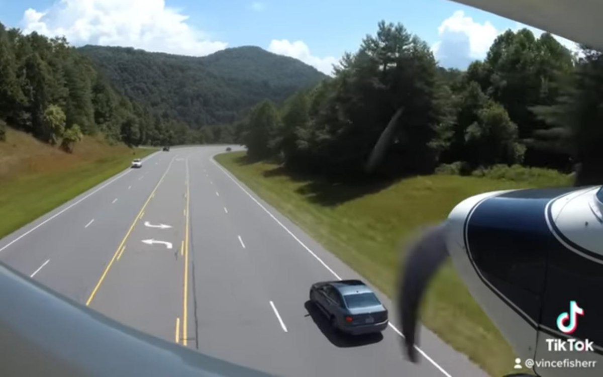 Аварийная посадка частного самолёта на шоссе в Северной Каролине