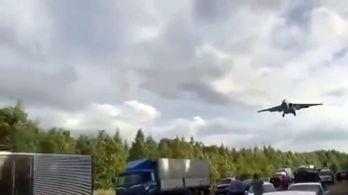 Истребитель над головой