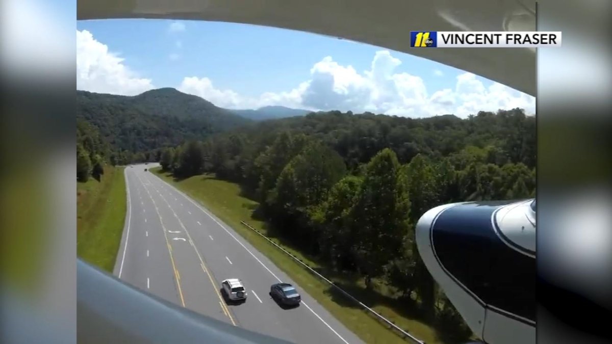 Аварийная посадка частного самолёта на шоссе в Северной Каролине